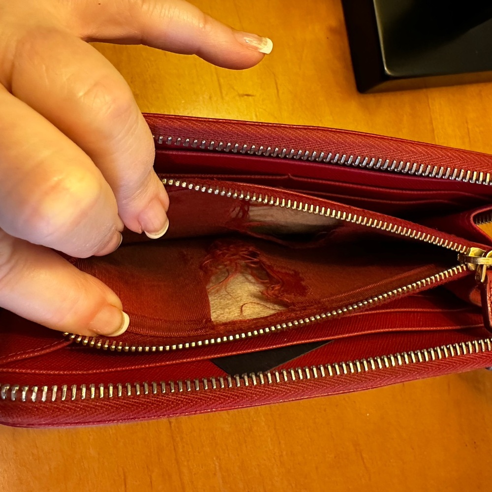 Prada Red Leather Zip Wallet W/COA. EUC. - Picture 11 of 12